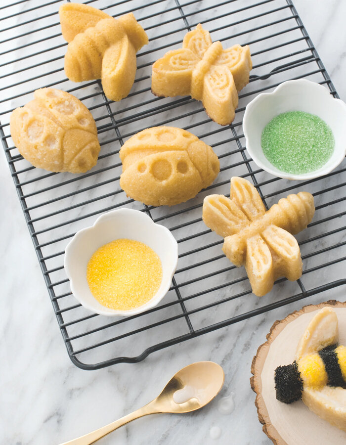 Mold for 8 small Bugs and butterflies caramel