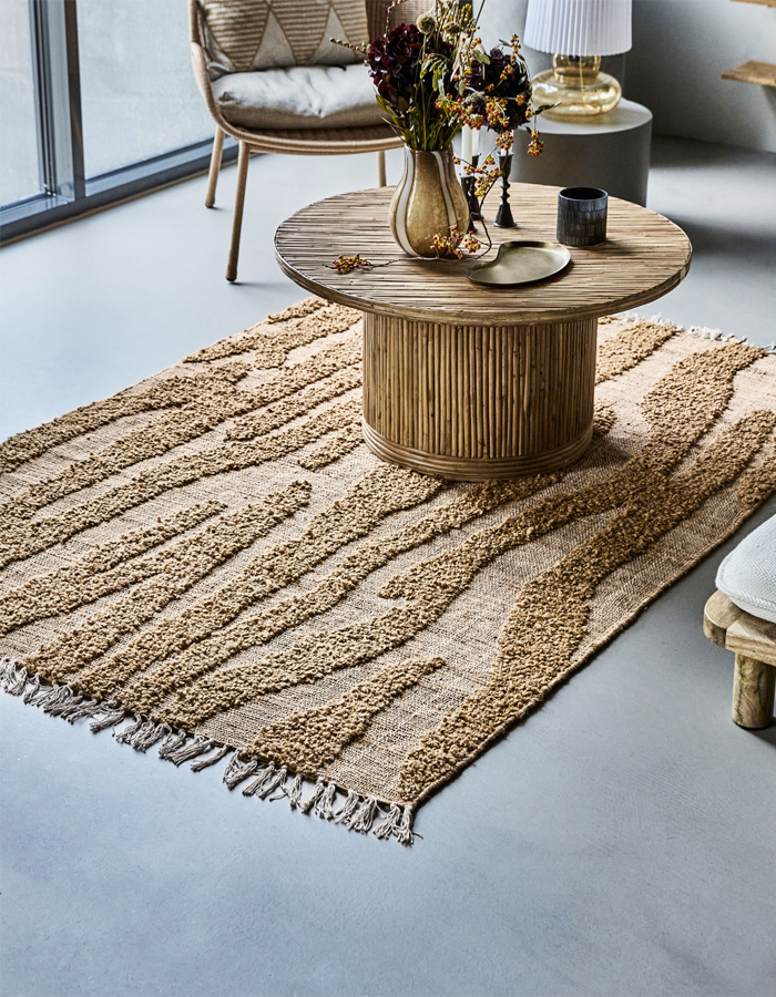 900 x 700rug05