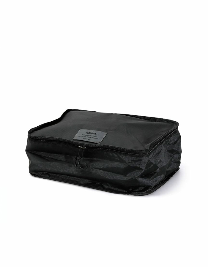 900 x 700blackM
