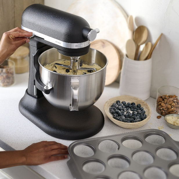 Jaký je skutečný výkon kuchyňského robota KitchenAid? Proč 300 W nebo 375 W opravdu stačí?