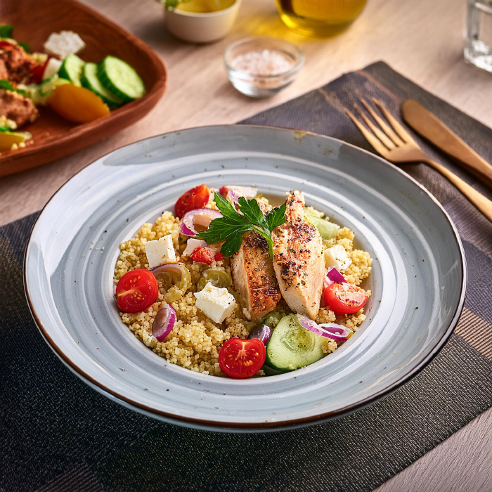 Středozemní kuřecí salát s kuskusem - lehká a rychlá letní večeře