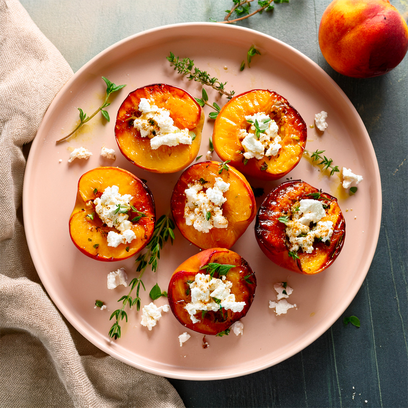 Zapečená feta s broskvemi, medem a tymiánem