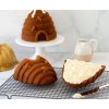Forma na bábovku Včelí úl 3D zlatá 2,3 l ,NORDIC WARE 2