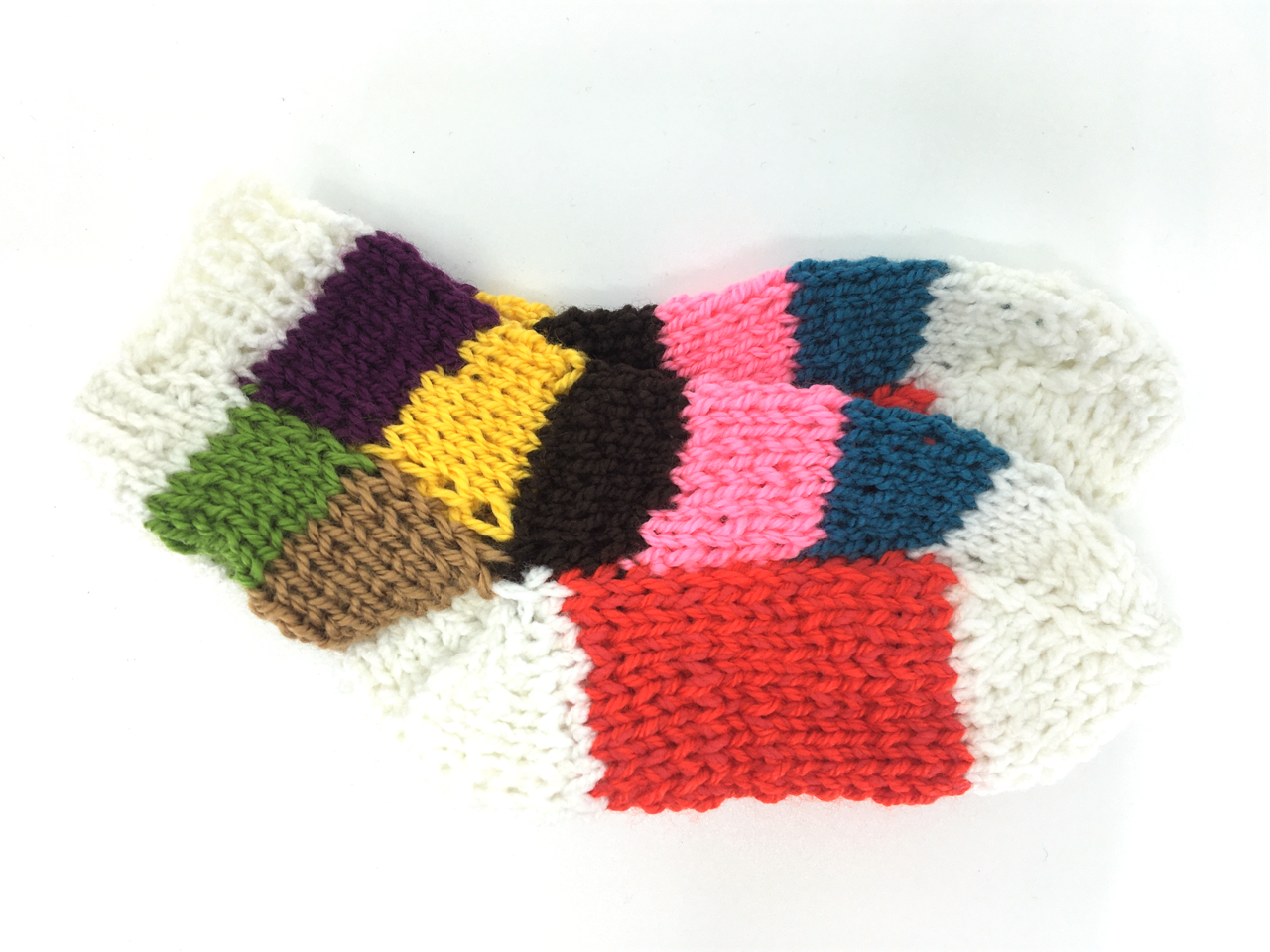 Ponožky od Magdy Ručně pletené veselé ponožky vel. 27-30 Barva: bílá-červená