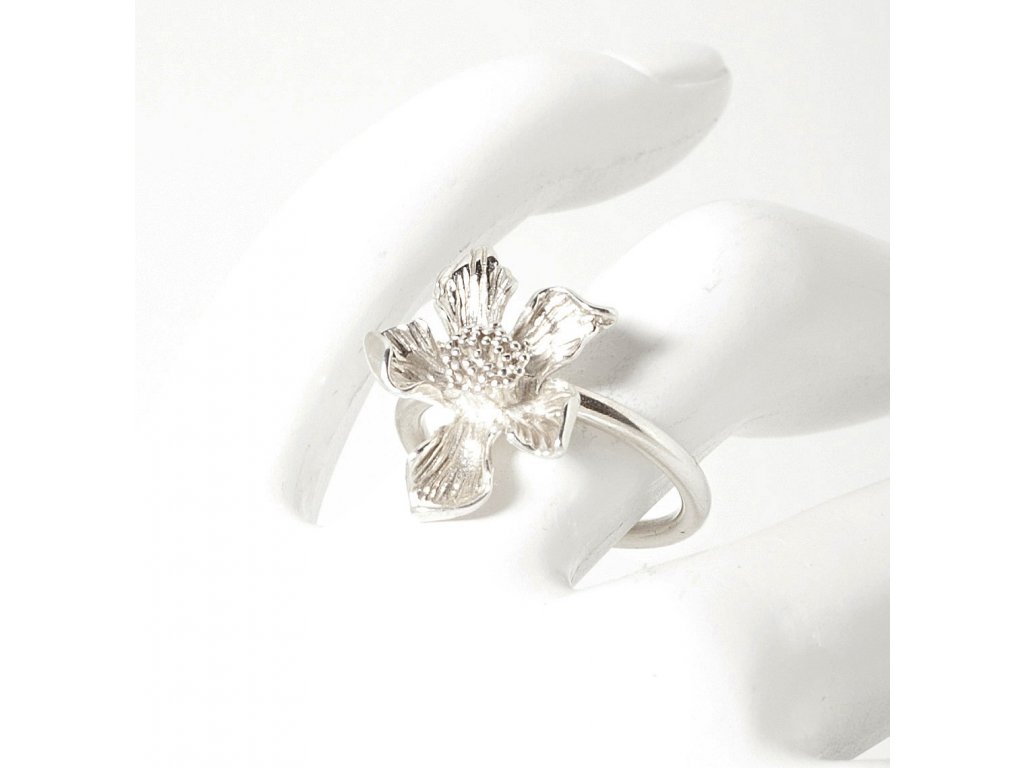 Dámský stříbrný prsten s květinou Sakura (Velikost prstenu 76 (24,3mm))