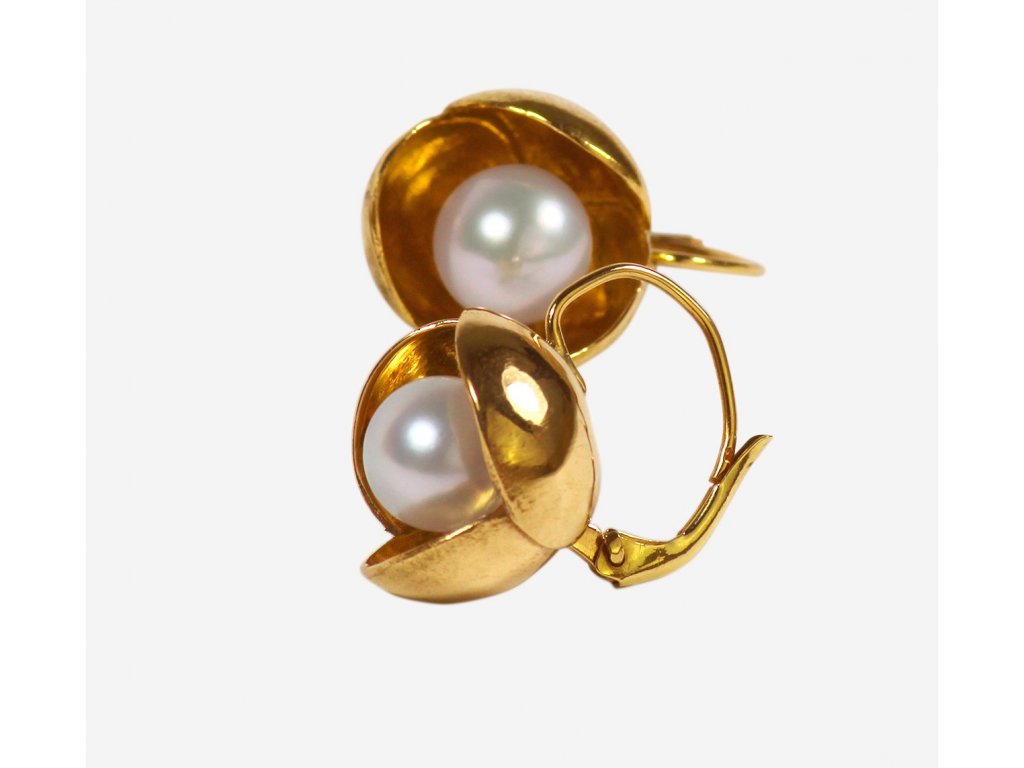 Zlaté závěsné dámské náušnice Bowpearls s mořskou Akoya perlou