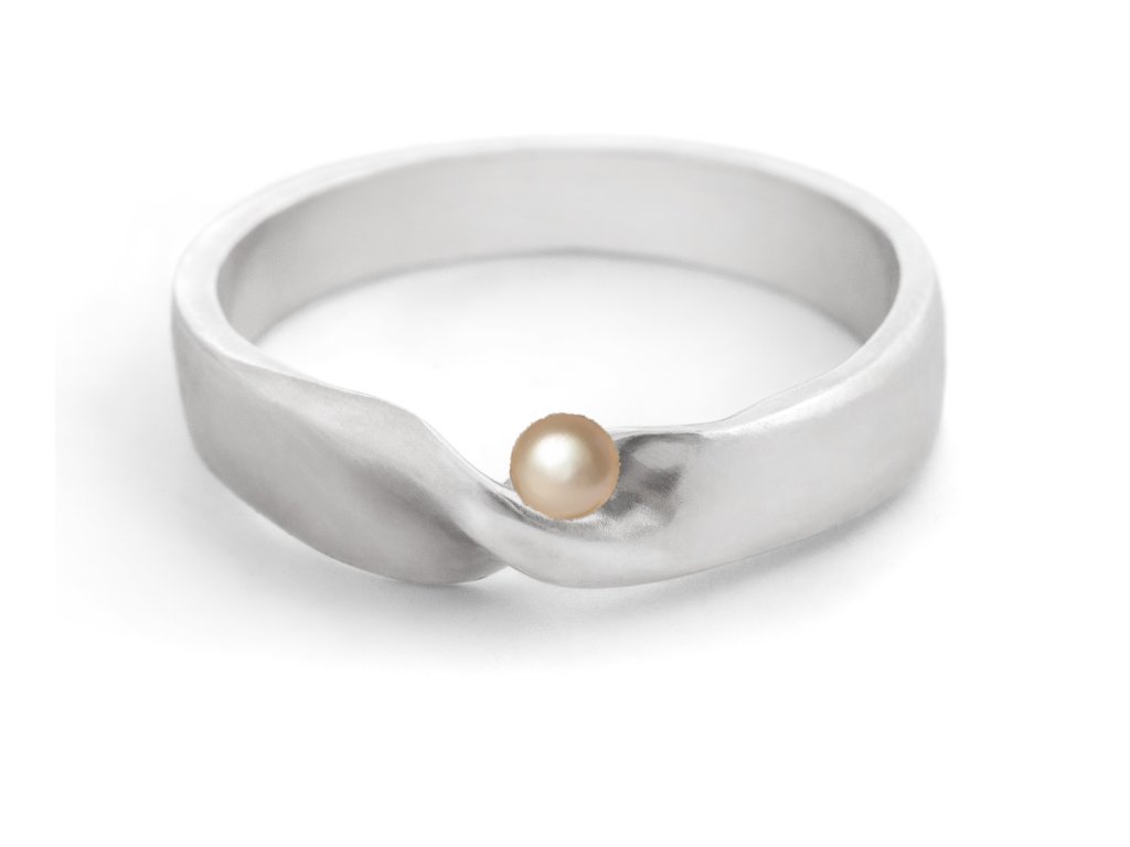 Split silver ring with pearl