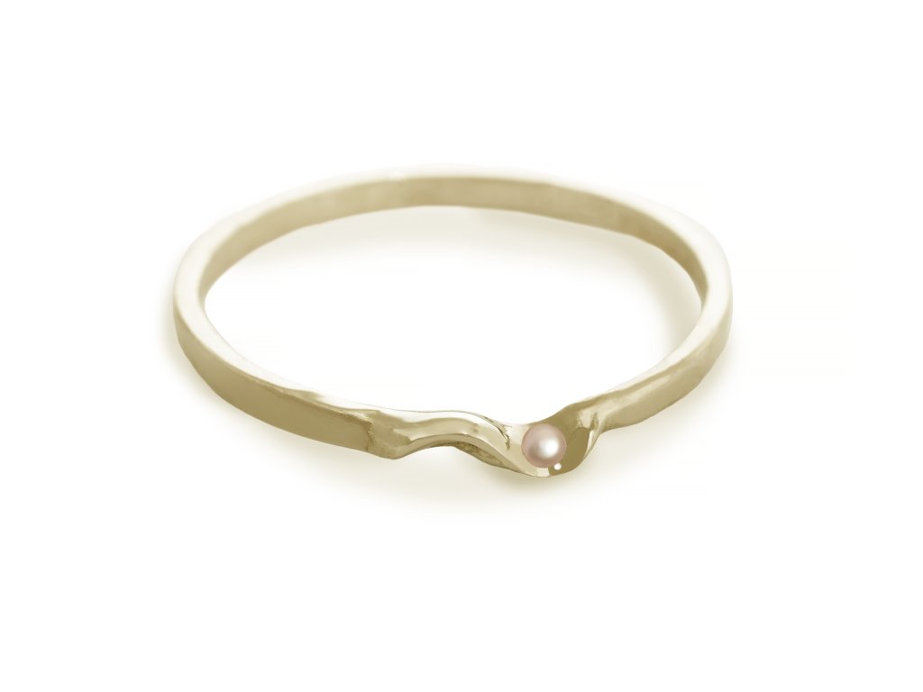 Split gold ring with pearl