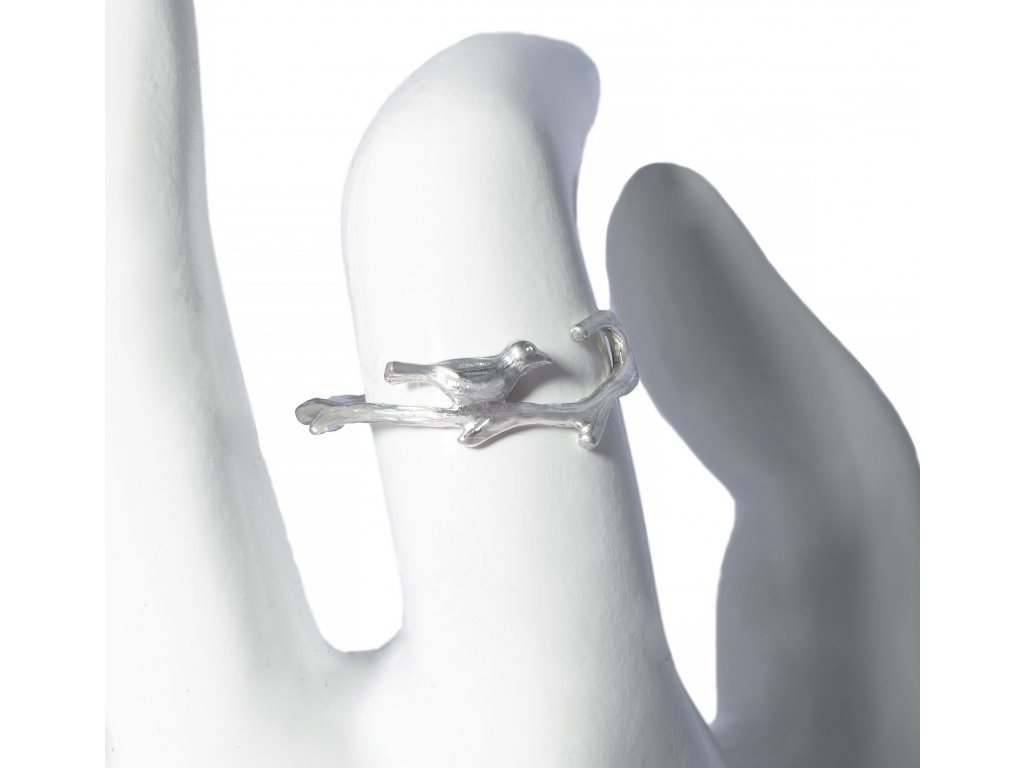 Dámský prsten s ptáčkem ze stříbra (Velikost prstenu 76 (24,3mm))