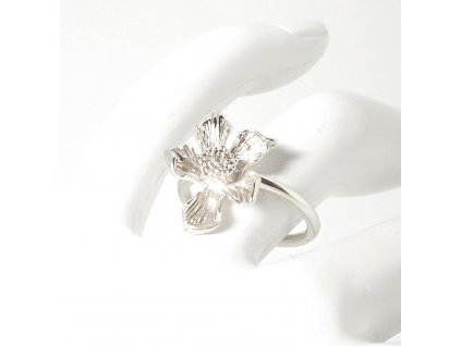 Dámský stříbrný prsten s květinou Sakura