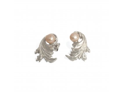 Women's longer Baroque earrings with a pearl