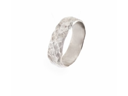 Stříbrný kónický tepaný prsten