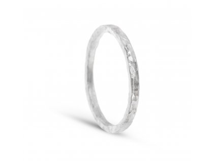 Stříbrný kónický tepaný prsten úzký