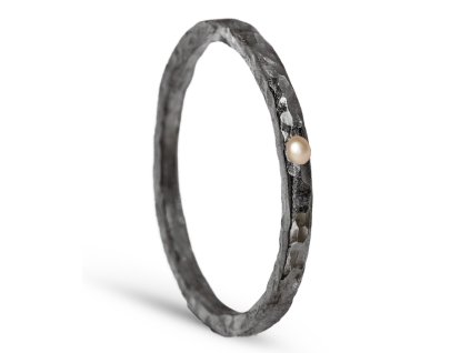 Silver black conical hammered ring narrower with pearl