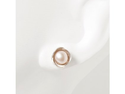 Dámské stříbrné náušnice pecky Bowpearls s perlou (Barva perly Tmavá)