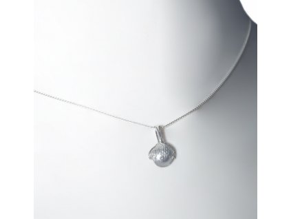 Women's minimalist Scarabaeus necklace