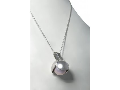 Dámský perlový náhrdelník Bowpearls s květem