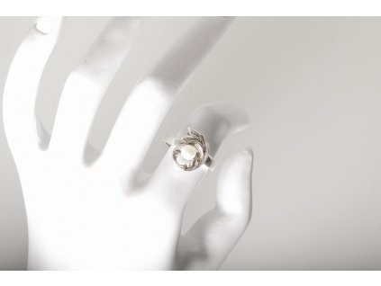 Women's smaller Baroque ring with pearl