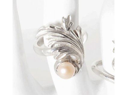 Dámský větší stříbrný prsten Barok s perlou