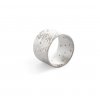 Gold ring hammered with diamonds
