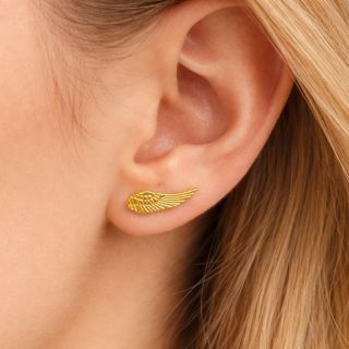 ✨ Lehkost, síla a elegance v jednom detailu. Zlatá křídla jako symbol svobody, odvahy a ochrany. Jemná forma, která na...