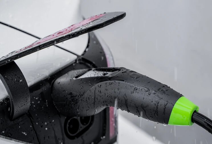 Nabíjačka Habu s krytím IP55 v daždi