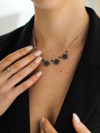 Šperky s českým granátem jsou stále oblíbené ✨❤️ a my pro vás máme opravdu širokou nabídku ✨