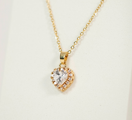 Diamantové náhrdelníky