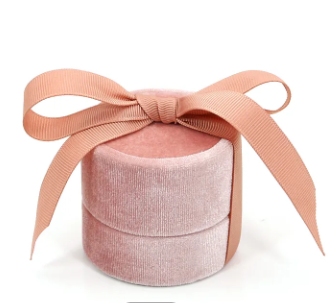 Levně Luxusní dárková sametová krabička na prsten/ malé náušnice