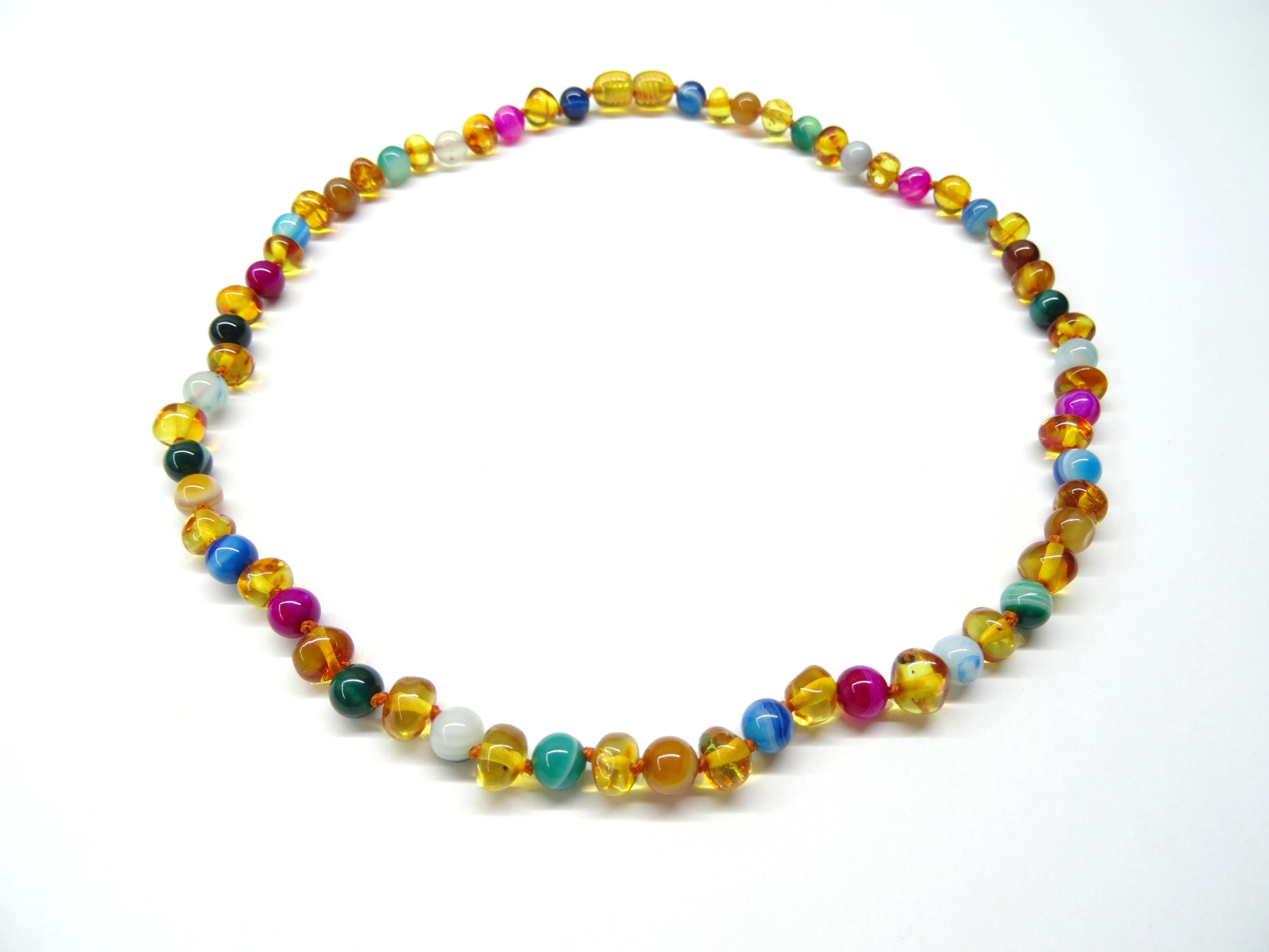 Jantárový náhrdelník s mnohofarebným achátom - 43 cm