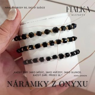 Onyx je mlčenlivý kámen, který vám poslouží jako nejdůvěrnější rádce. Chrání před černou magií, zakletím, posiluje ego,...