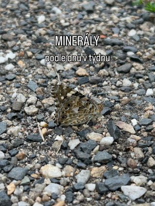 Sedí to? Nebo byste poskládali minerály jinak? 😄💎 #mineraly #ametyst #tyden #granat #handmadejewelry