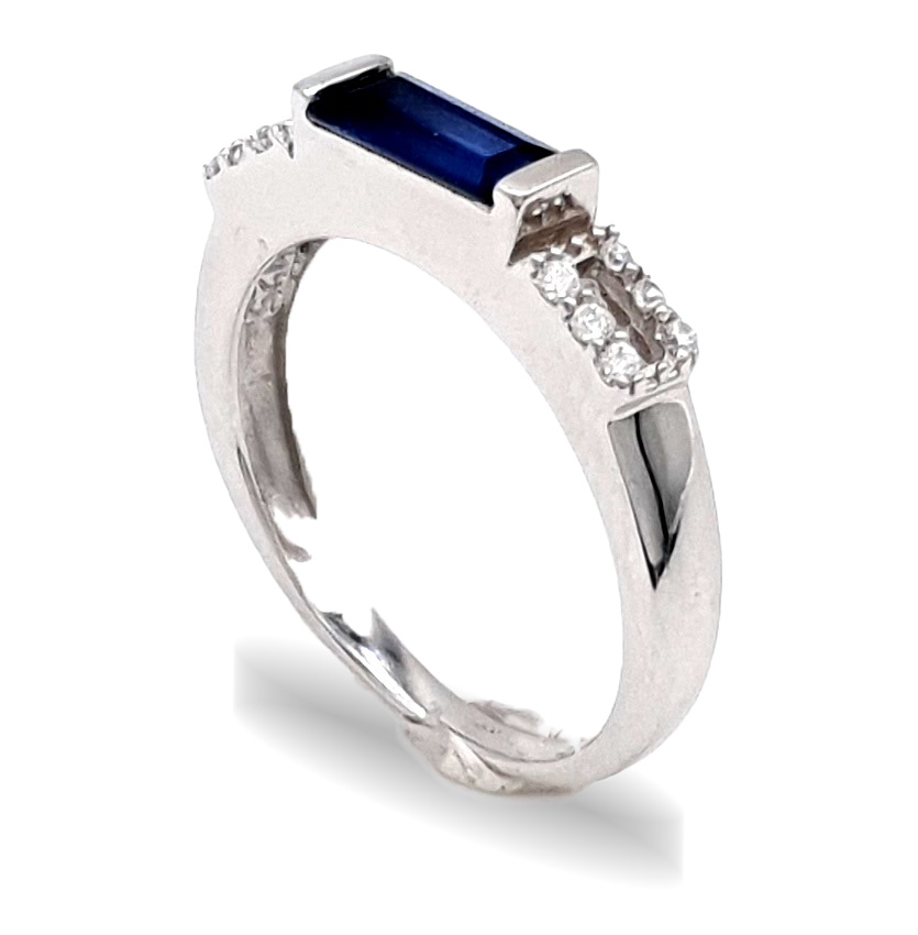 Stříbrný prsten s fialovým kamenem