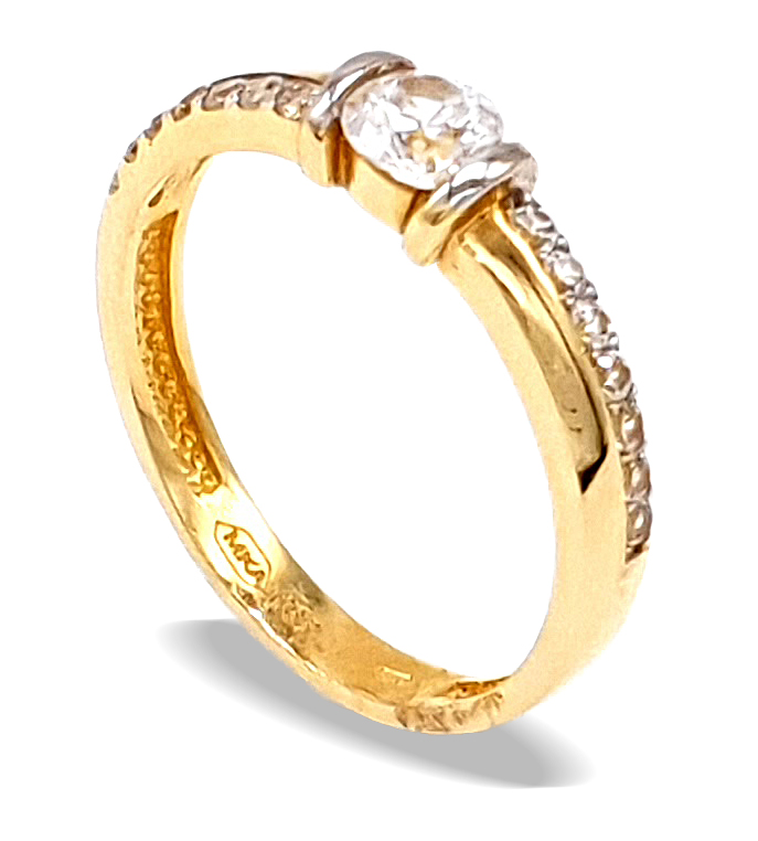 Zlatý prsten s dominantním oválným zirkonem