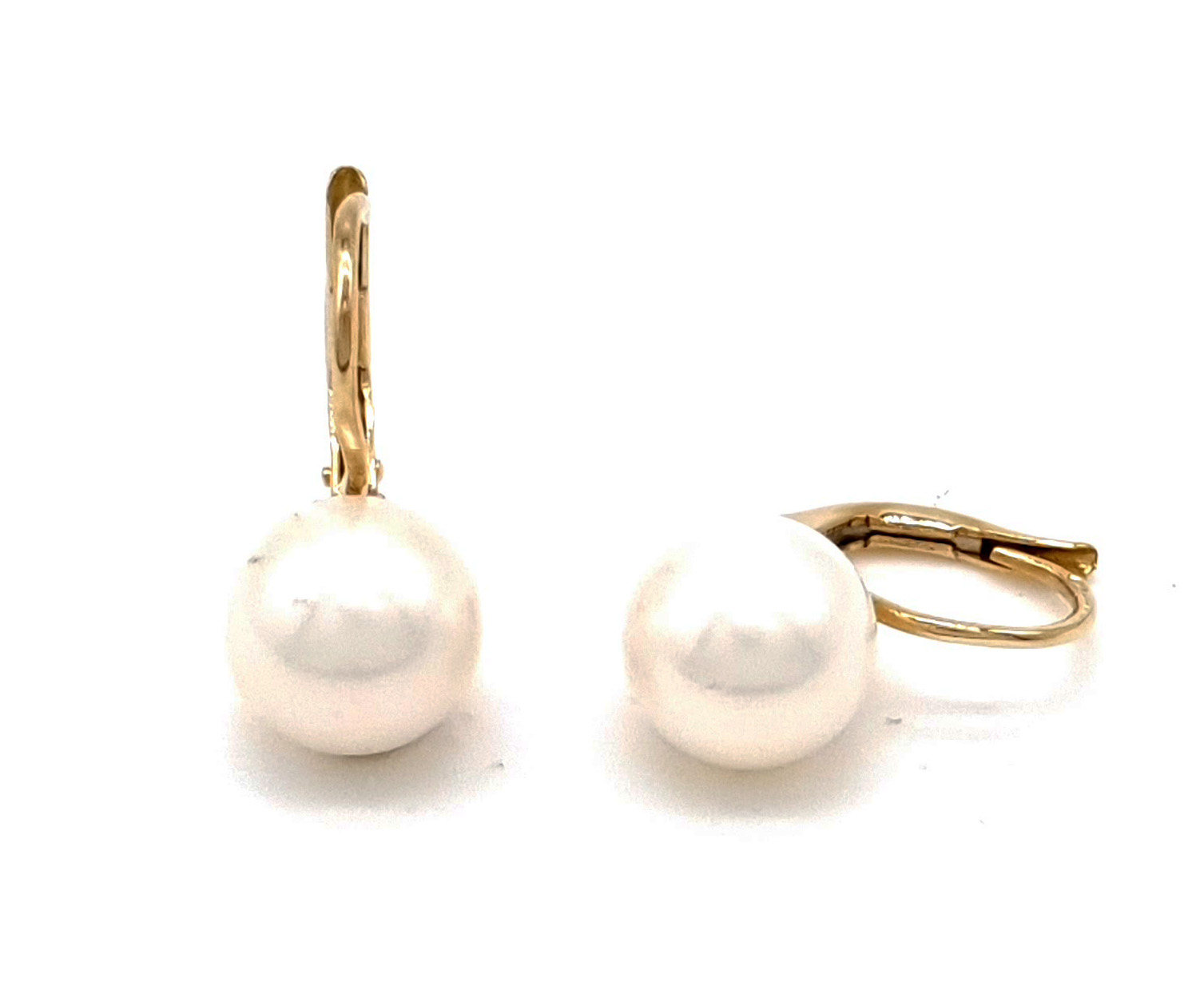 Zlaté náušnice s klasickým zapínáním zdobený perlou