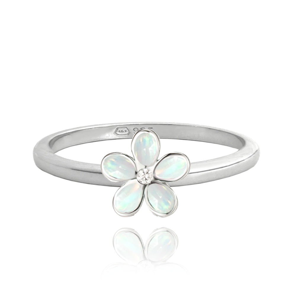 MINET Stříbrný prsten KYTIČKY s bílými opálky Velikost prstenu: 48