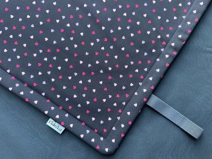 Srdíčka na černé 48 x 70 cm