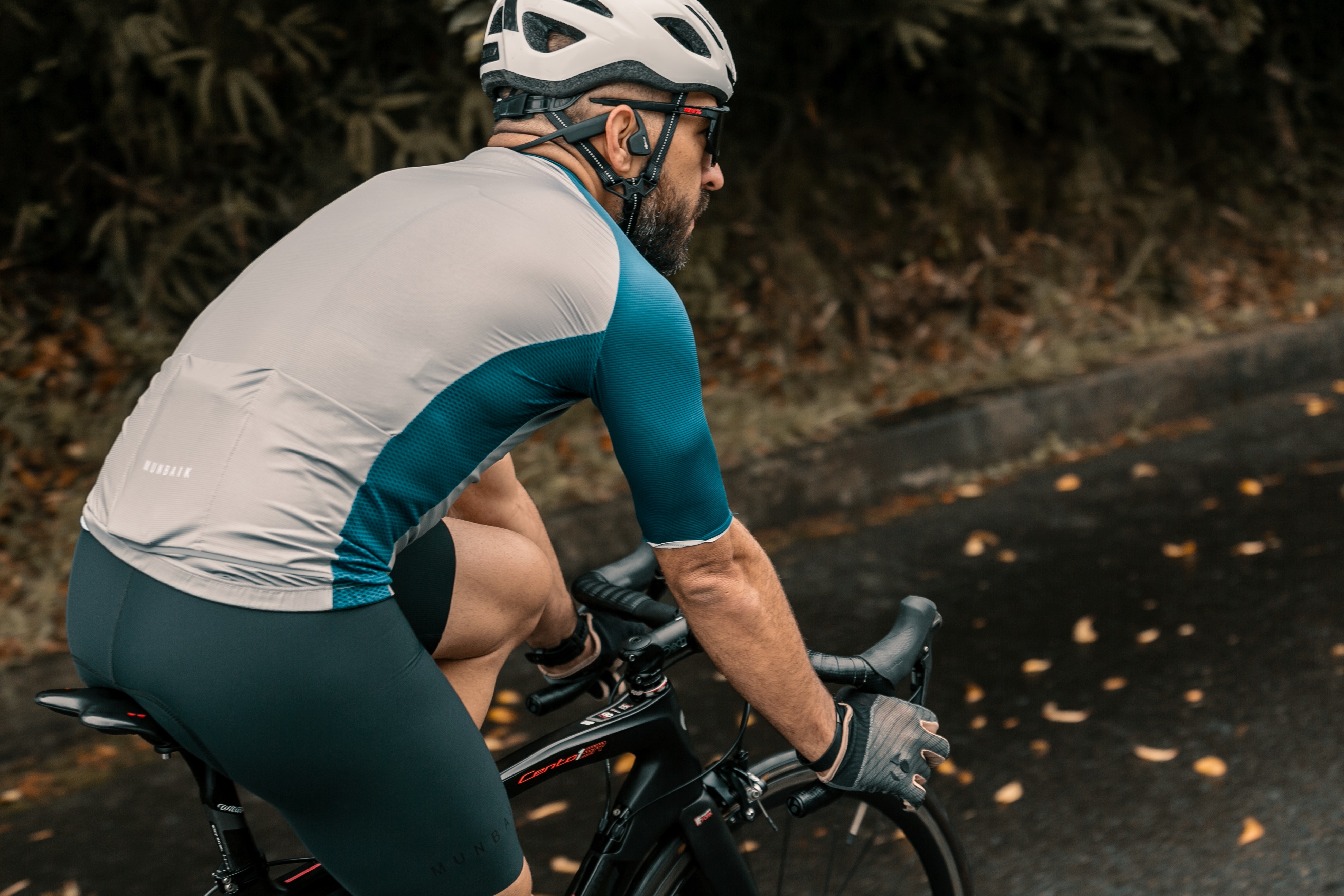 pexels-munbaik-cycling-clothing-6929302