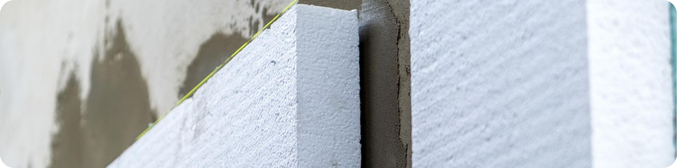 EPS tepelná izolácia pripevnená na fasáde