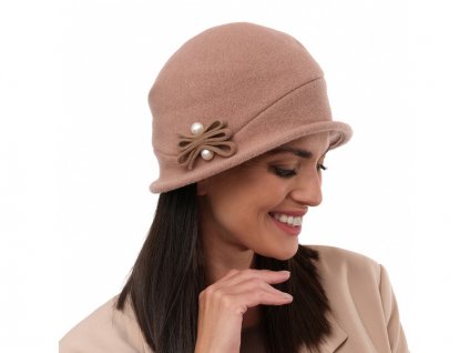 Bonneta Rabionek Dámský vlněný klobouk s plastickou ozdobou a dvěma perličkami Ruth béžový
