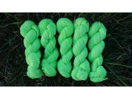 Svítivě zelená (Superior, 700/100)