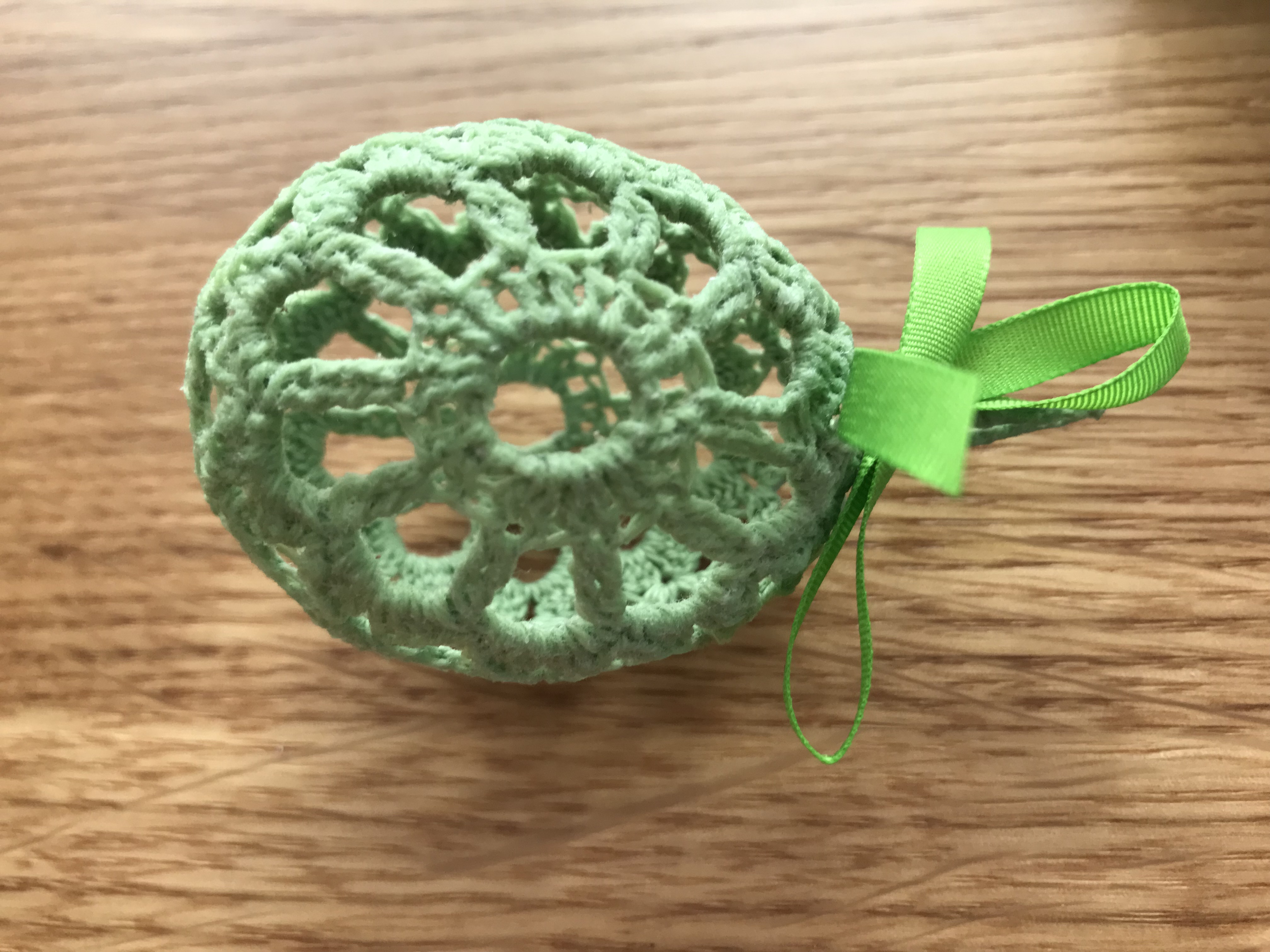 Háčkované zelené vajíčko
