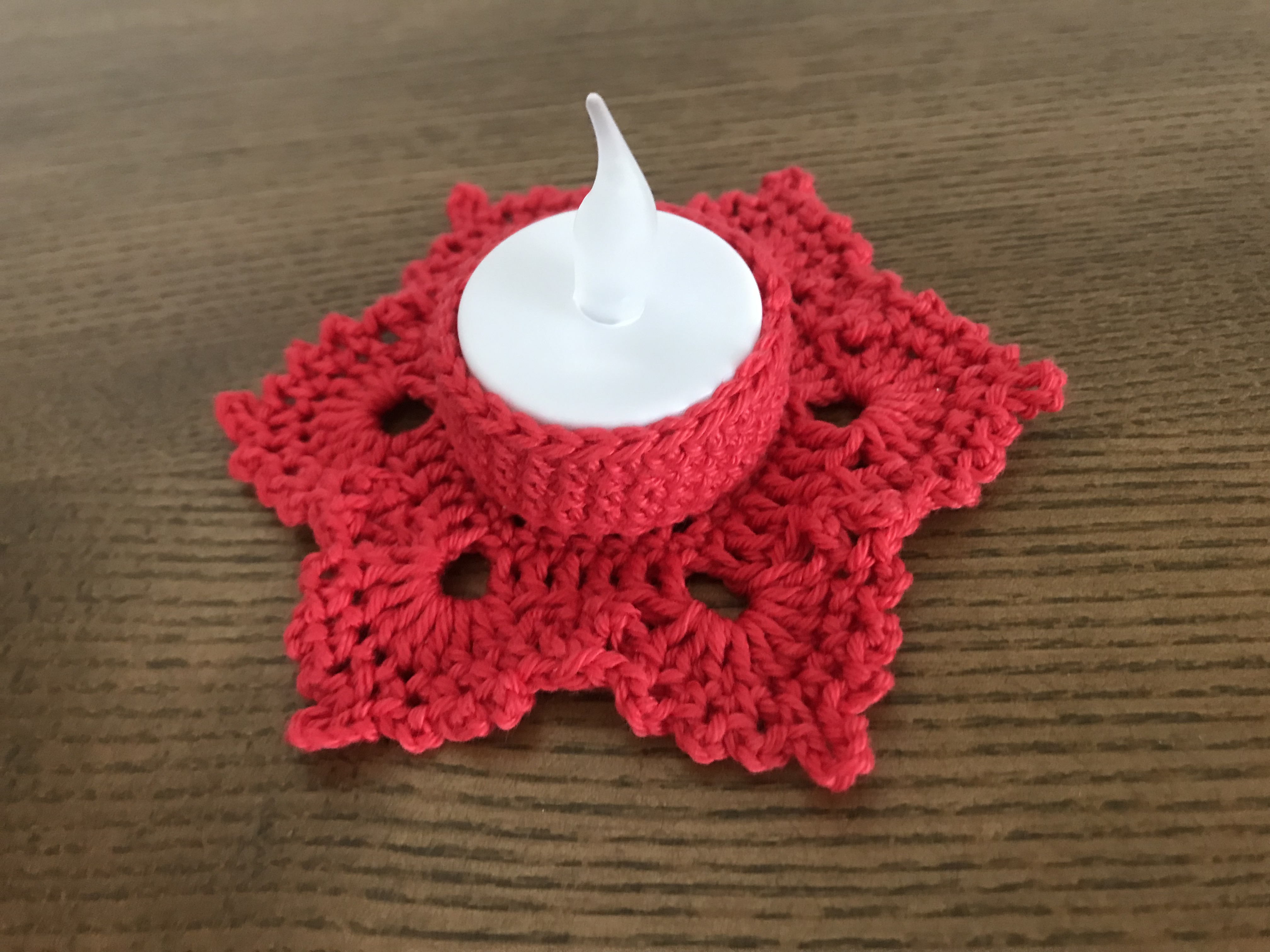 Háčkovaný svícen