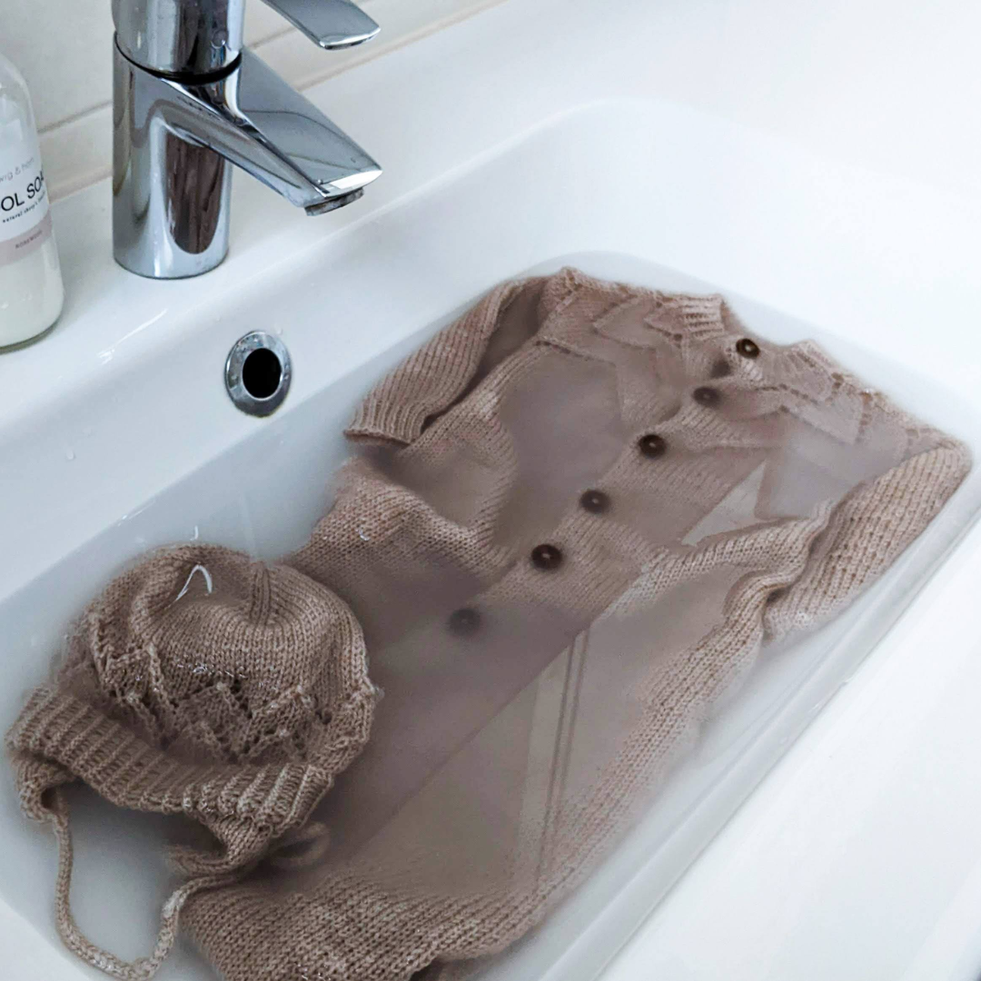 Průvodce praní přízí a výrobků z nich: Jak pečovat o své pletené poklady