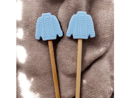 Annie's Knit zarážka na jehlici – modrý svetr