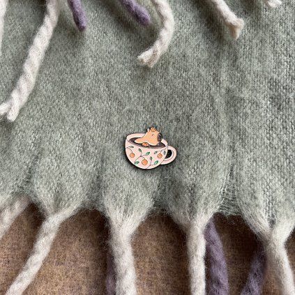 Pin kapybara v hrníčku