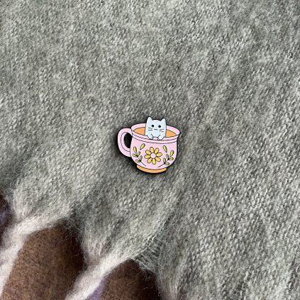 Pin číča v hrníčku