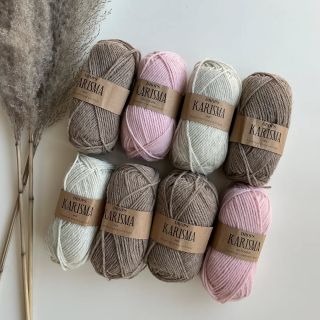 Krásné nové odstíny Drops Karisma 🌸 • 93 pastelová růžová | 94 křišťálově šedá | 95 písek Karisma patří dlouhodobě k...