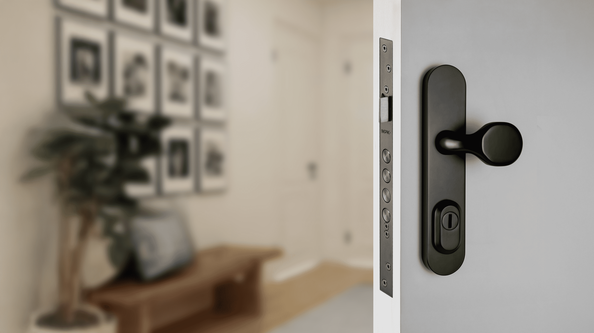 Rozdiel medzi kľučkami na interiérové a exteriérové dvere: Na čo si dať pozor pri výbere