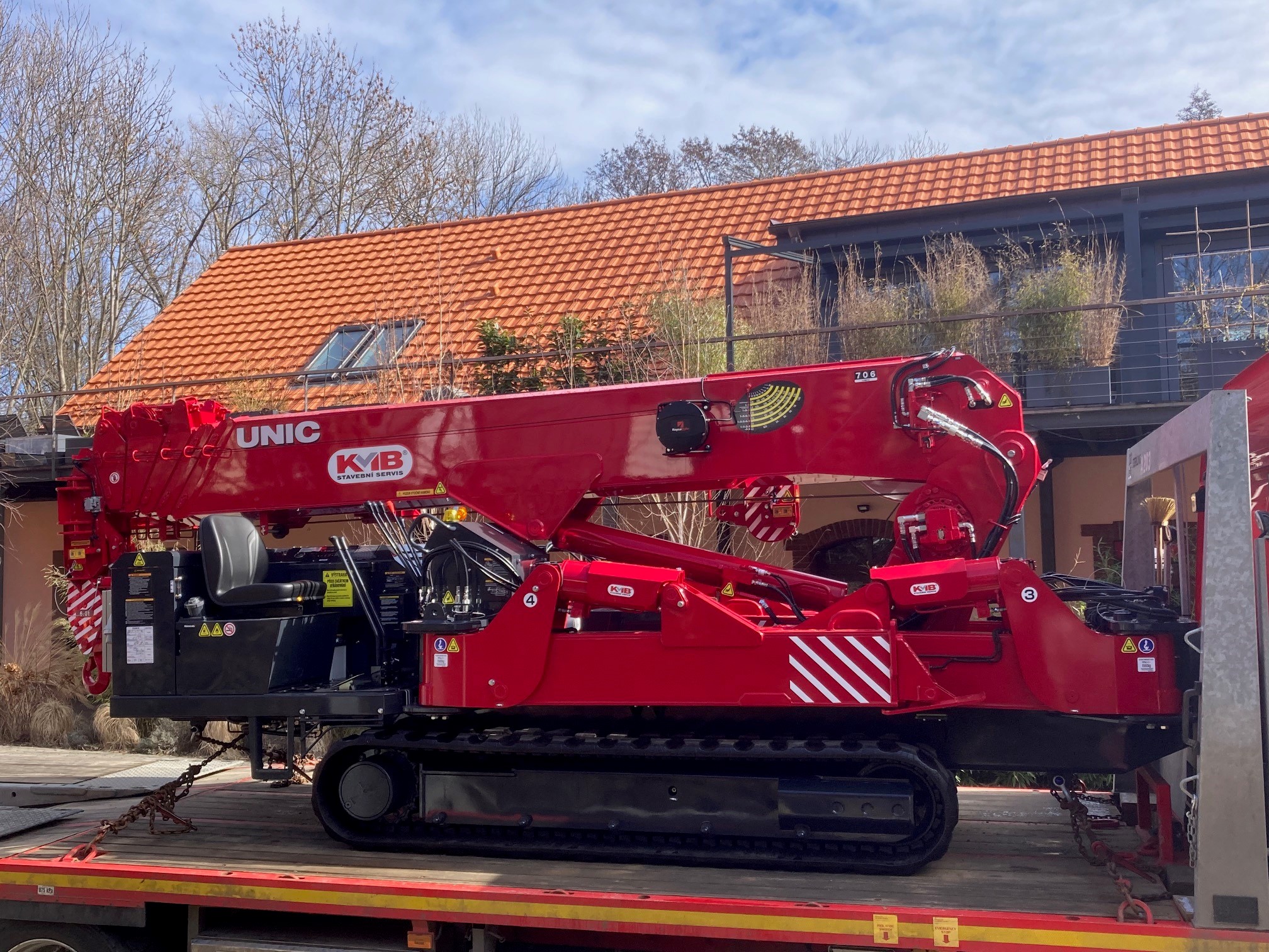 Nový pavoučí jeřáb UNIC URW-706-2-3 v KMB